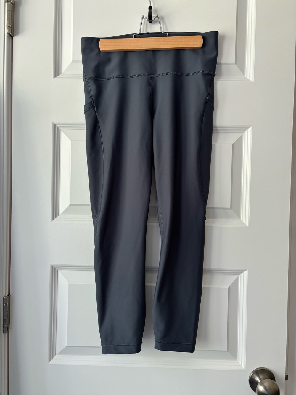 ATHLETA Dark Gray Interval Stash 7/8 Leggings Size M